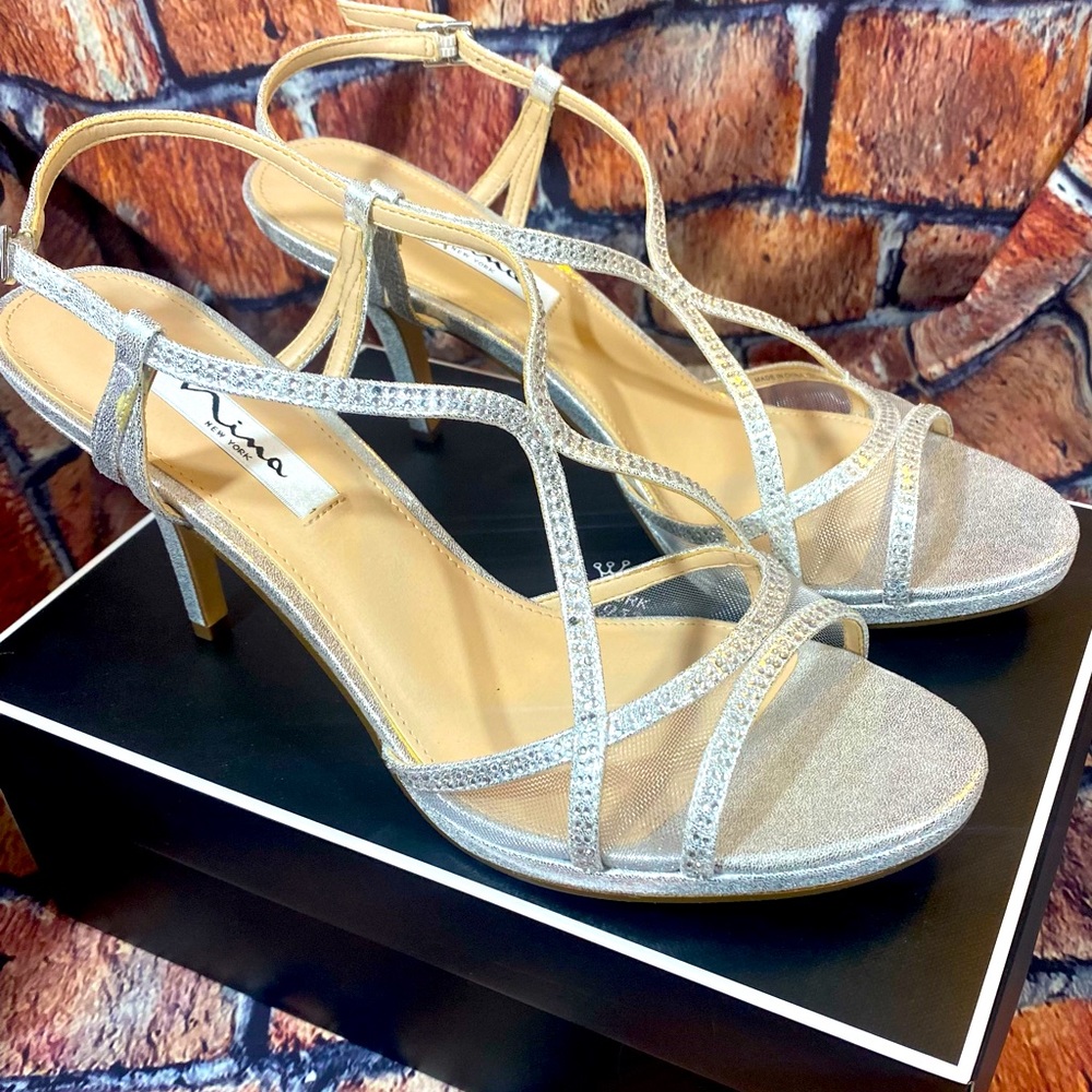 👀  Women’s Size 10 special occasion Nina heels